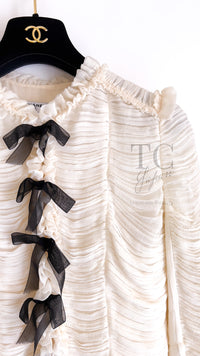 CHANEL 06A Creme Ivory Ribbon Silk Cardigan Jacket Top 34 36 38 シャネル クリーム アイボリー リボン シルク ブラウス カーディガン ジャケット 即発