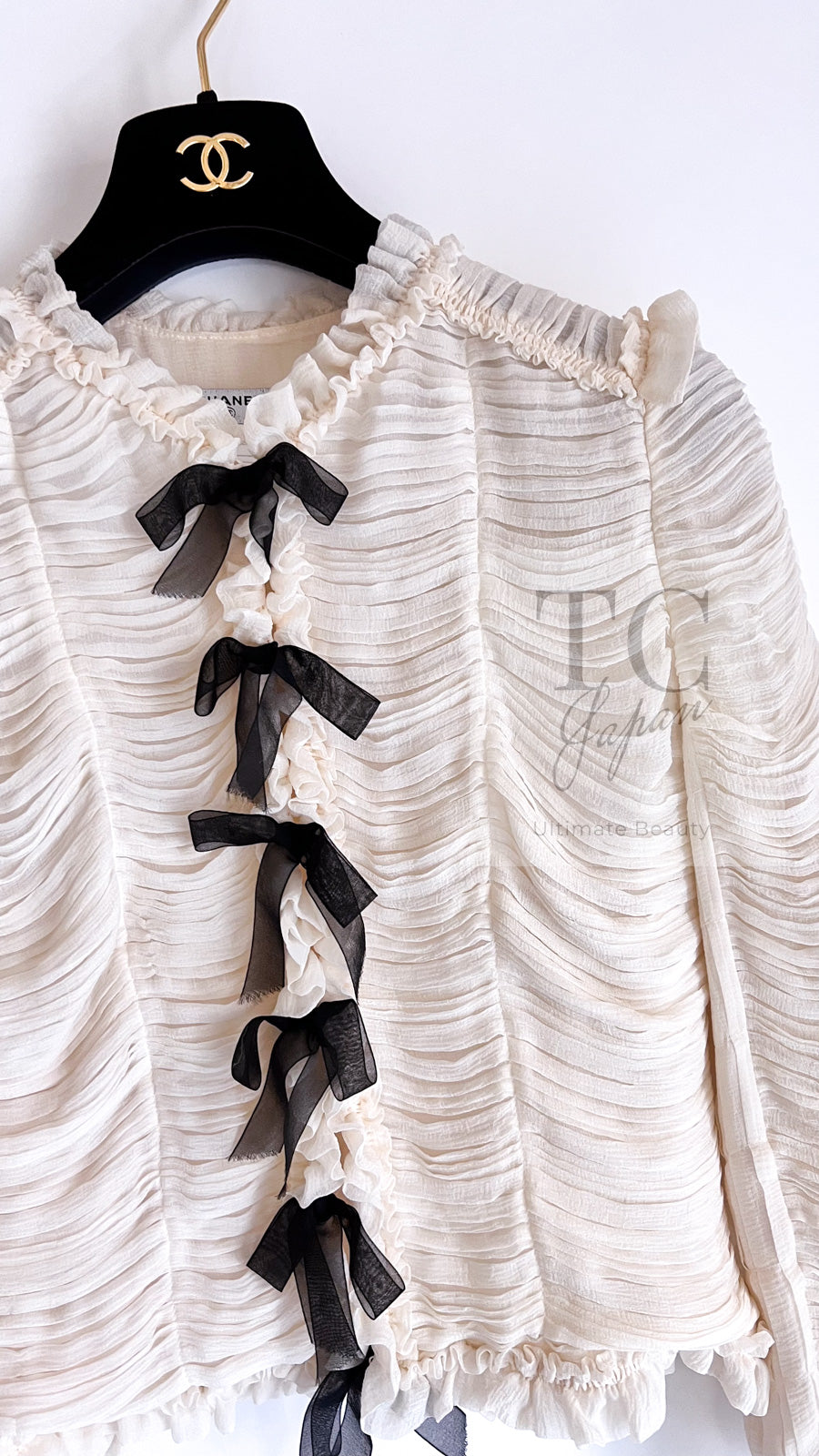 CHANEL 06A Creme Ivory Ribbon Silk Cardigan Jacket Top 34 36 38 シャネル クリーム アイボリー リボン シルク ブラウス カーディガン ジャケット 即発