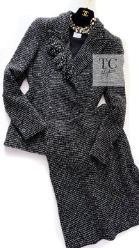 CHANEL 03C Black White Tweed Double Jacket Skirt Suit Camellia Brooches 36 38 シャネル ブラック ホワイト カメリア ブローチ３つ付 ツイード ダブル ジャケット 水滴 CCボタン スカート スーツ 即発