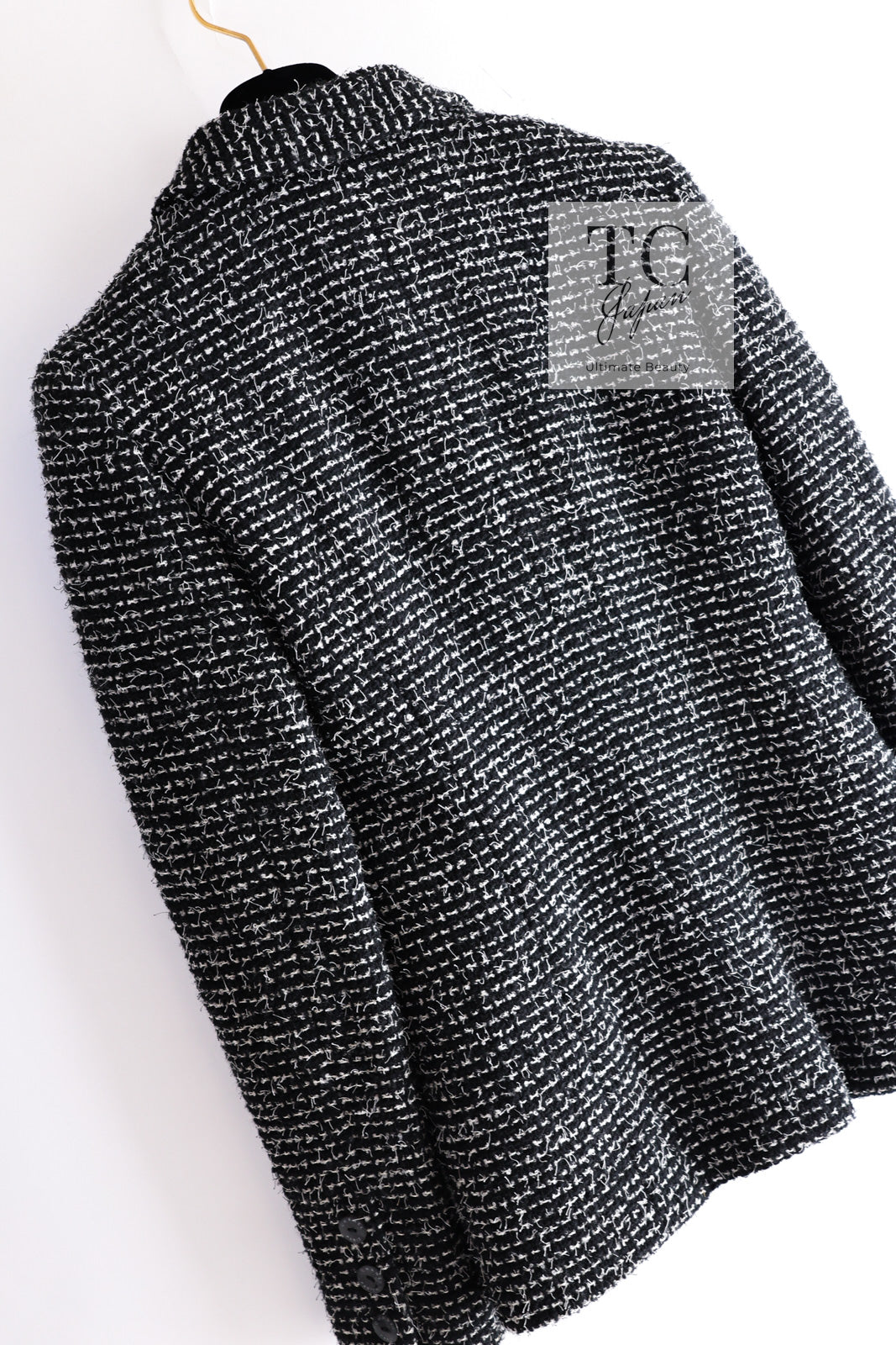 CHANEL 03C Black White Tweed Double Jacket Skirt Suit Camellia Brooches 36 38 シャネル ブラック ホワイト カメリア ブローチ３つ付 ツイード ダブル ジャケット 水滴 CCボタン スカート スーツ 即発