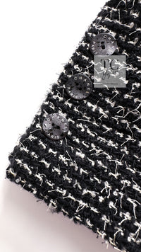 CHANEL 03C Black White Tweed Double Jacket Skirt Suit Camellia Brooches 36 38 シャネル ブラック ホワイト カメリア ブローチ３つ付 ツイード ダブル ジャケット 水滴 CCボタン スカート スーツ 即発