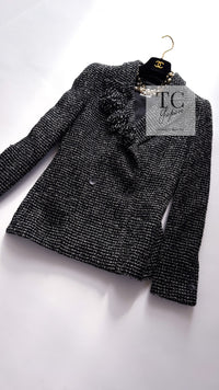 CHANEL 03C Black White Tweed Double Jacket Skirt Suit Camellia Brooches 36 38 シャネル ブラック ホワイト カメリア ブローチ３つ付 ツイード ダブル ジャケット 水滴 CCボタン スカート スーツ 即発