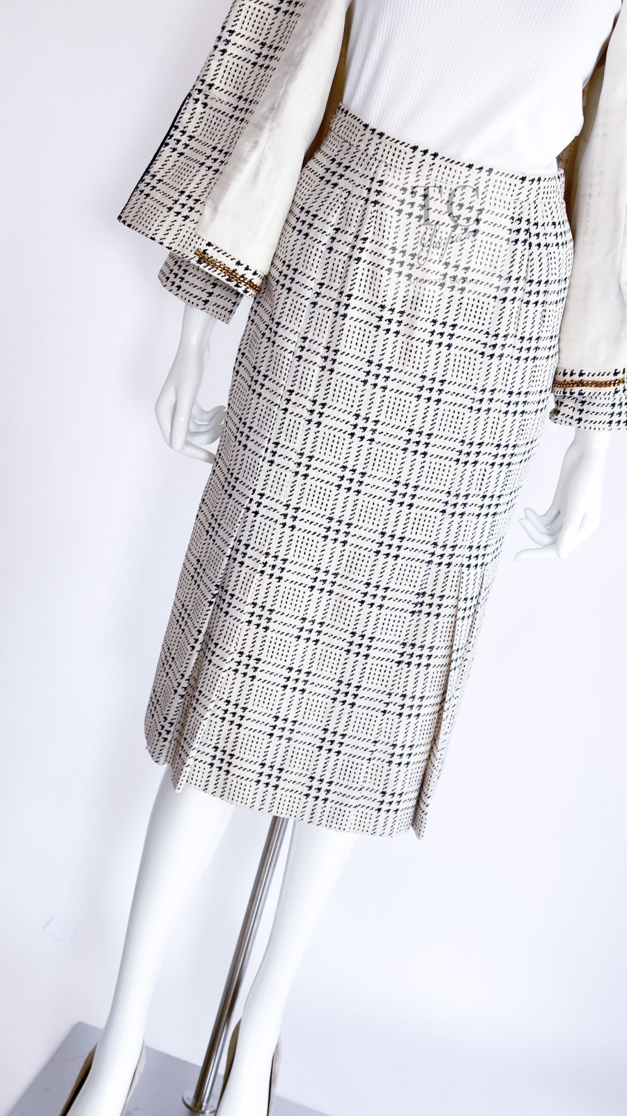 CHANEL 80's Vintage White Navy Silk Jacket Skirt Suit 34 シャネル ヴィンテージ ホワイト ネイビー シルク ジャケット スカート スーツ 即発