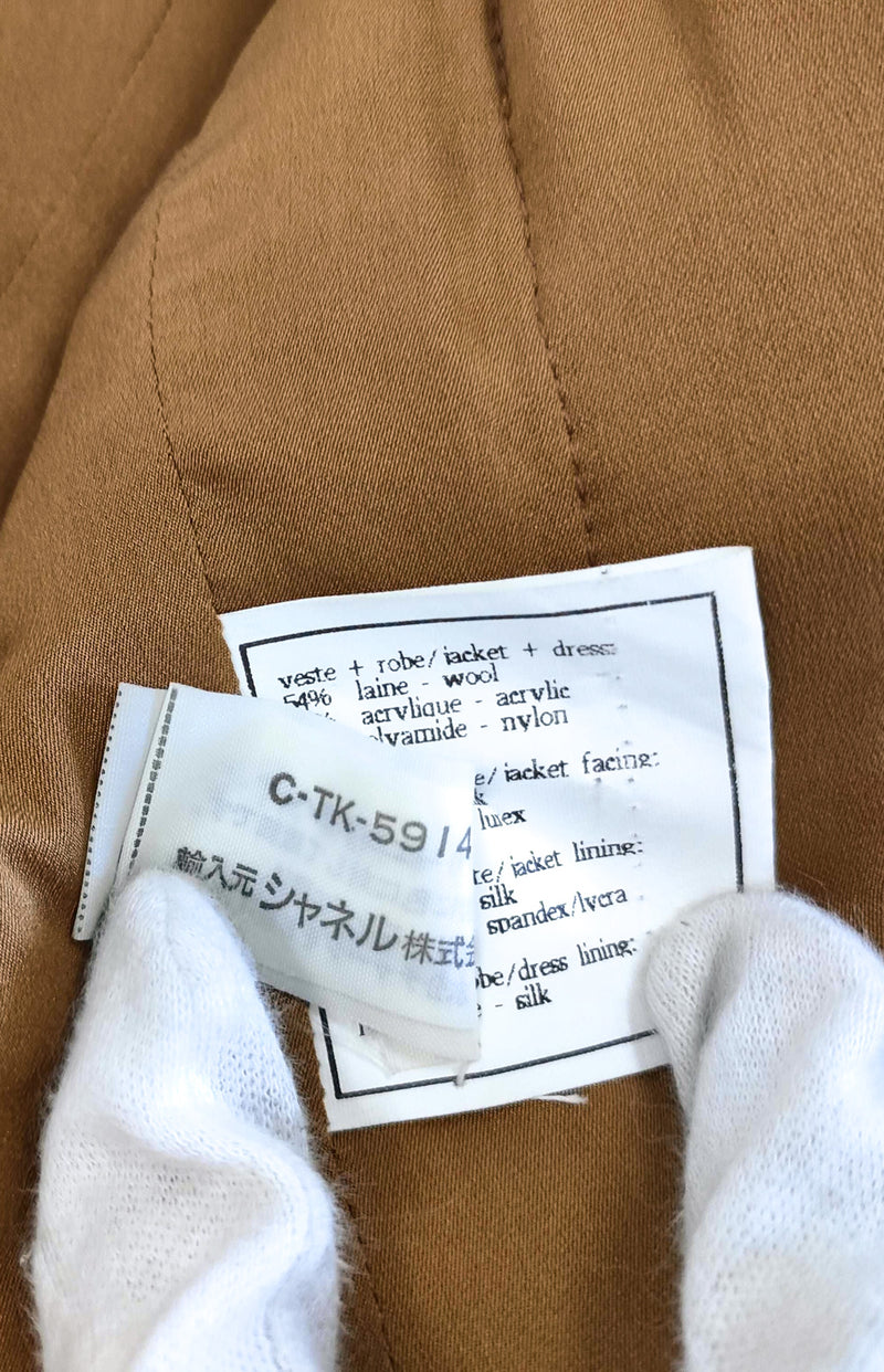 CHANEL 96A Vintage Brown Olive Beige Gold Gripox Button Tweed Jacket Dress Setup 34 38 シャネル ヴィンテージ ブラウン オリーブ ベージュ ゴールド襟 グリポワ宝石ボタン ジャケット ワンピース セットアップ 即発