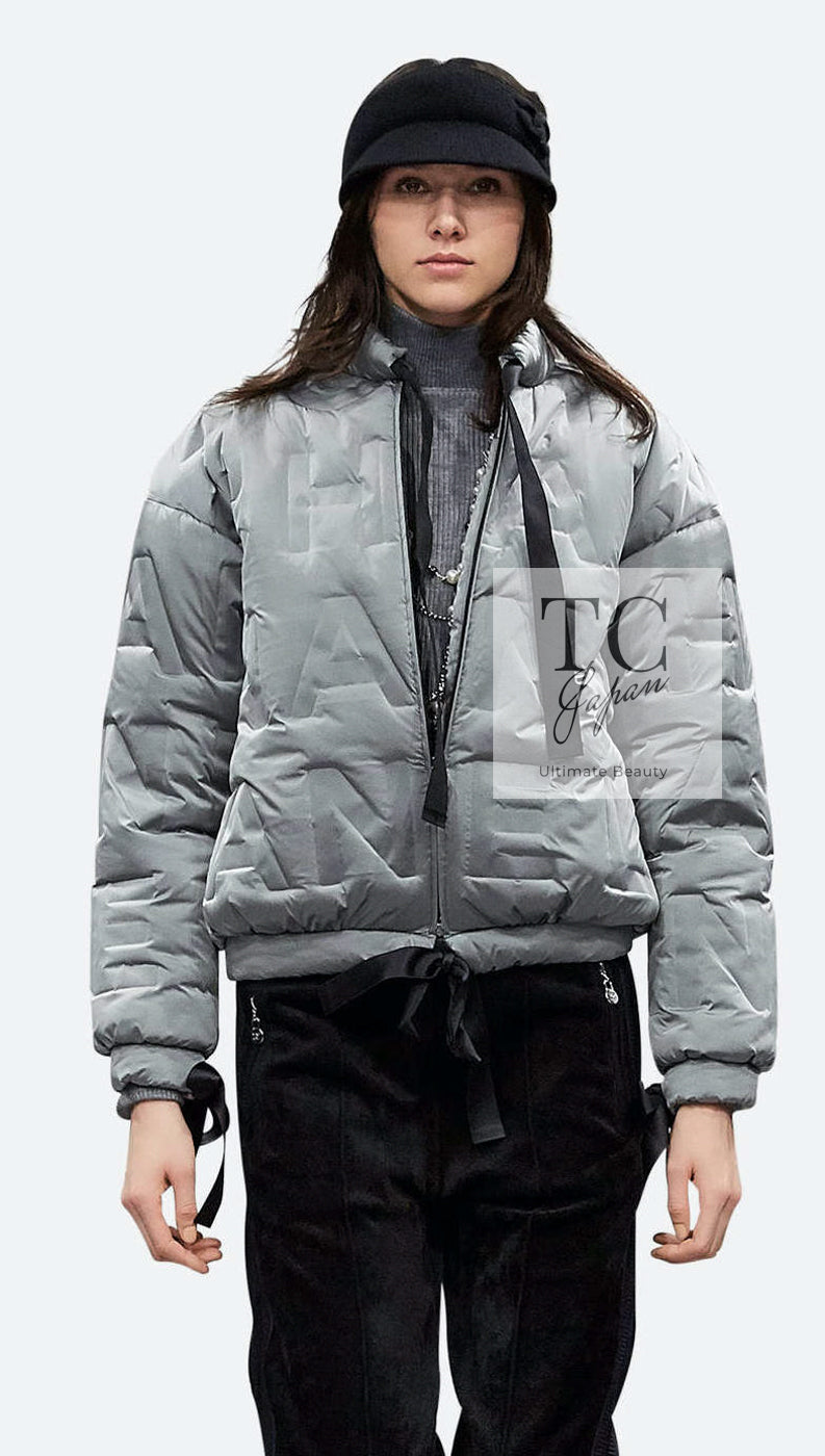 CHANEL 17B Light Grey Black Bow Logo Down Coat Jacket 34 36 シャネル ライトグレー  ブラック リボン ロゴ ダウン ジャケット コート 即発