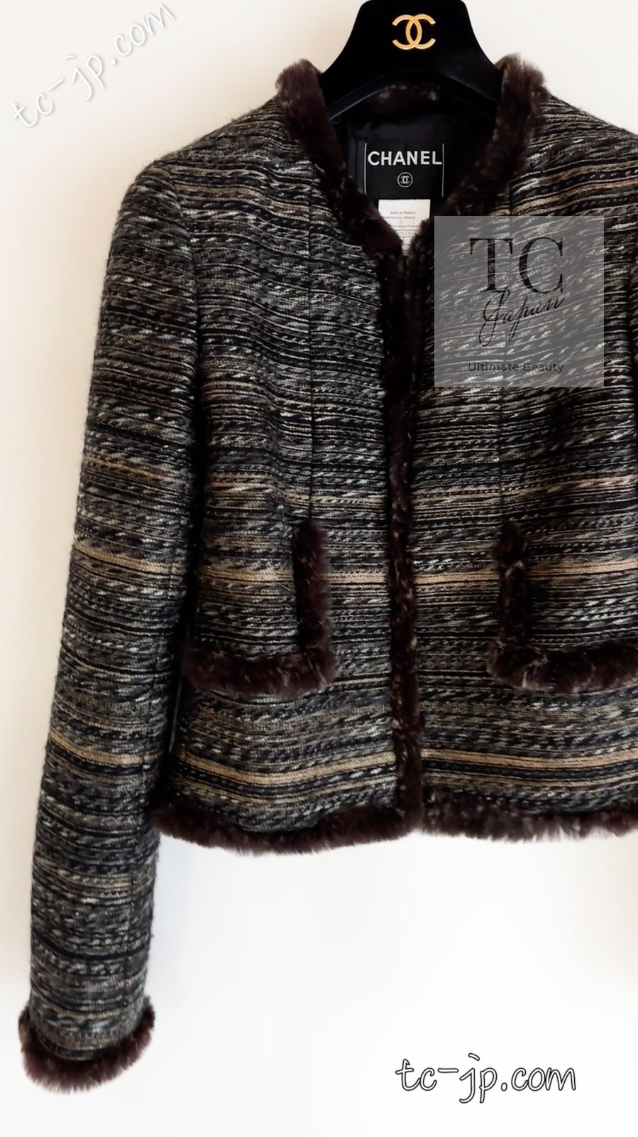 CHANEL 05A Black Charcoal Gray Rabbit Fur Trim Jacket Skirt Suit 38 42 シャネル ブラック チャコール グレー ラビット ファー トリム ツイード ジャケット スカート スーツ 即発