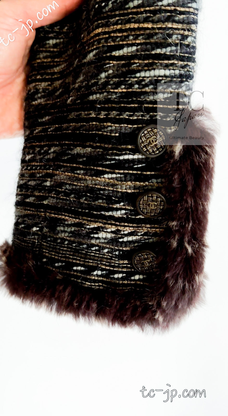 CHANEL 05A Black Charcoal Gray Rabbit Fur Trim Jacket Skirt Suit 38 42 シャネル ブラック チャコール グレー ラビット ファー トリム ツイード ジャケット スカート スーツ 即発