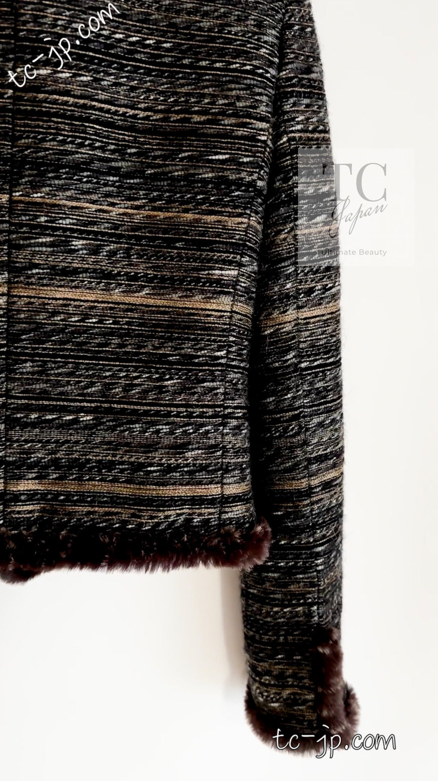 CHANEL 05A Black Charcoal Gray Rabbit Fur Trim Jacket Skirt Suit 38 42 シャネル ブラック チャコール グレー ラビット ファー トリム ツイード ジャケット スカート スーツ 即発