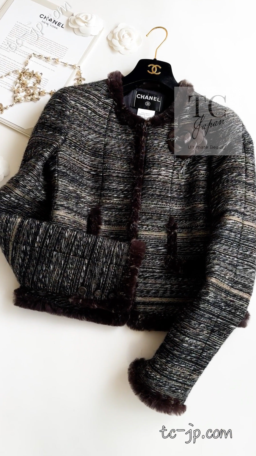 CHANEL 05A Black Charcoal Gray Rabbit Fur Trim Jacket Skirt Suit 38 42 シャネル ブラック チャコール グレー ラビット ファー トリム ツイード ジャケット スカート スーツ 即発