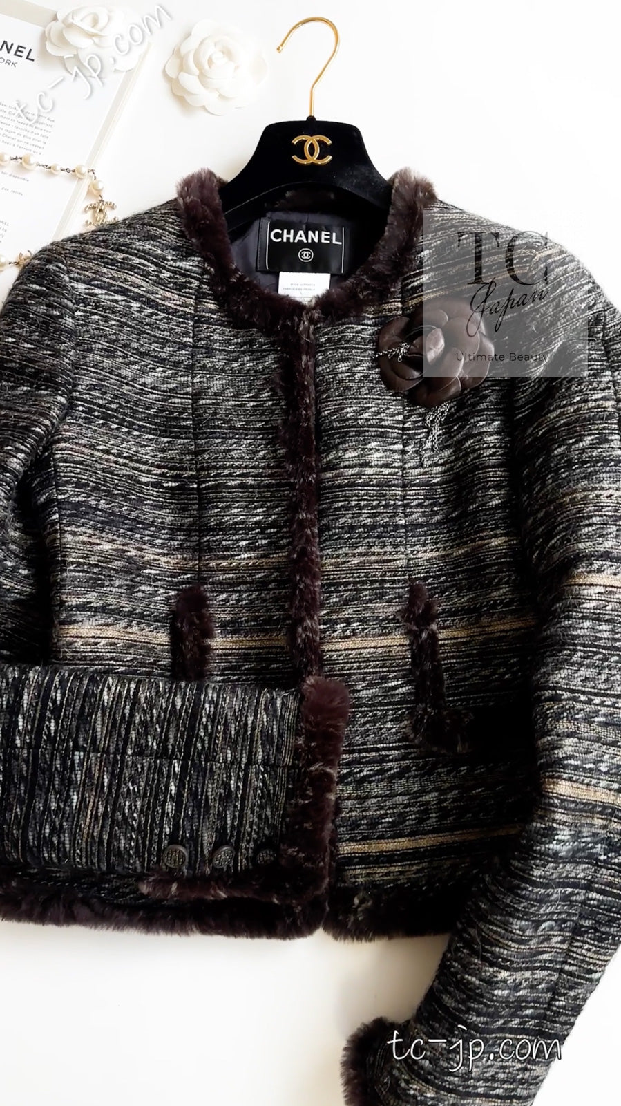 CHANEL 05A Black Charcoal Gray Rabbit Fur Trim Jacket Skirt Suit 38 42 シャネル ブラック チャコール グレー ラビット ファー トリム ツイード ジャケット スカート スーツ 即発