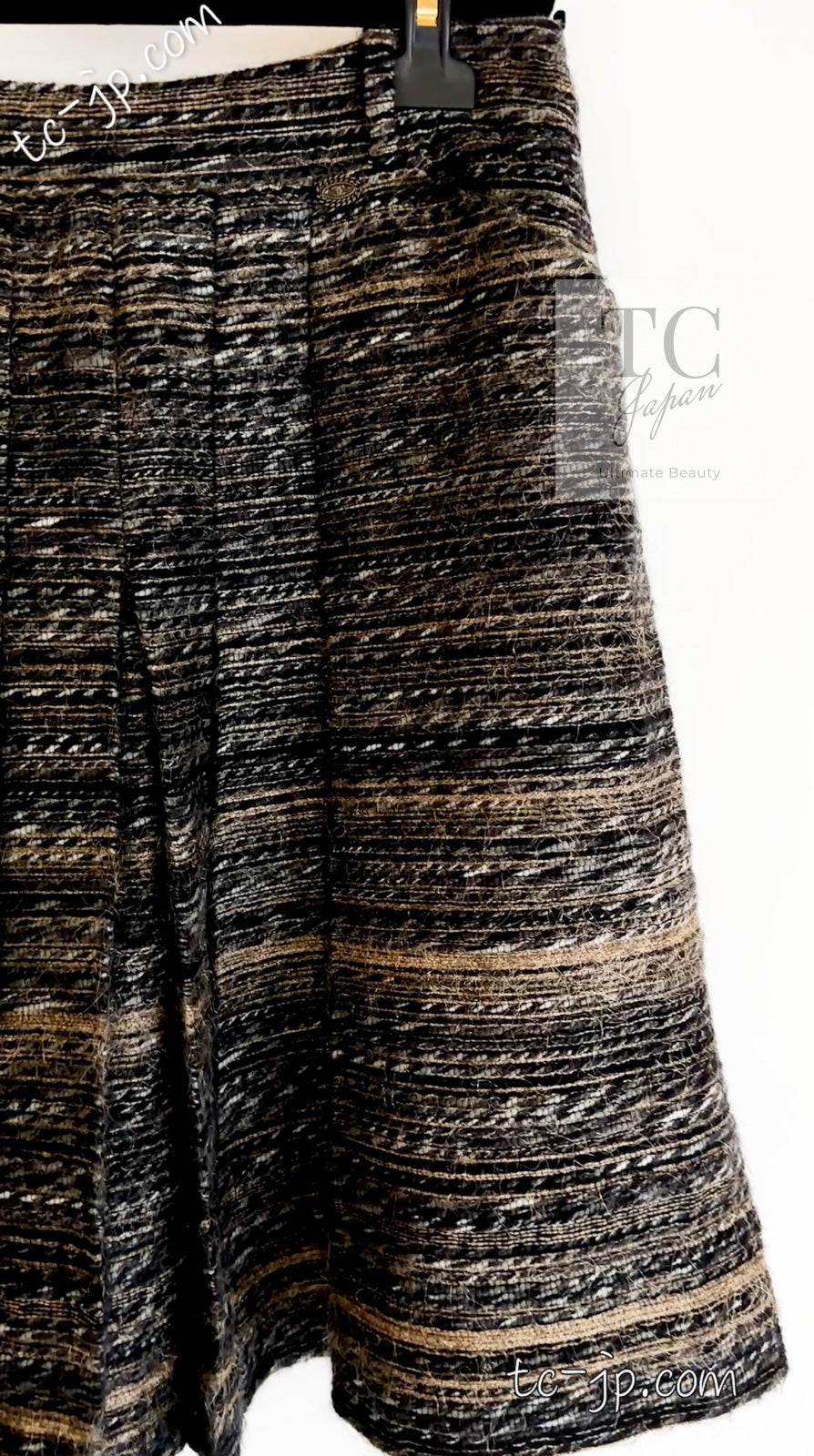 CHANEL 05A Black Charcoal Gray Rabbit Fur Trim Jacket Skirt Suit 38 42 シャネル ブラック チャコール グレー ラビット ファー トリム ツイード ジャケット スカート スーツ 即発