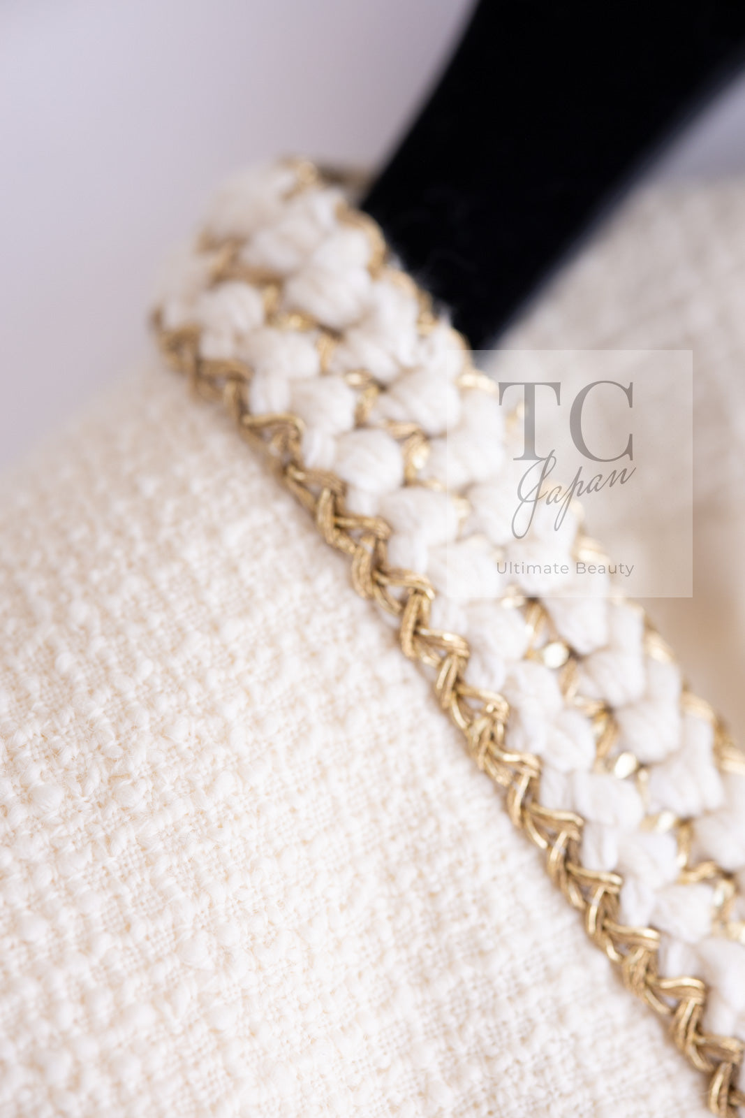 CHANEL 17PF Ivory Creme Gold Trim Wool Tweed Jacket Skirt Suit 38 | TW