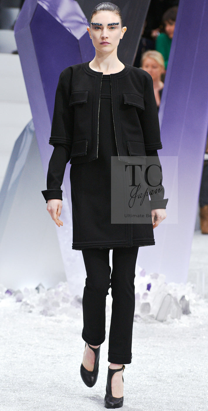 CHANEL ノーカラージャケット