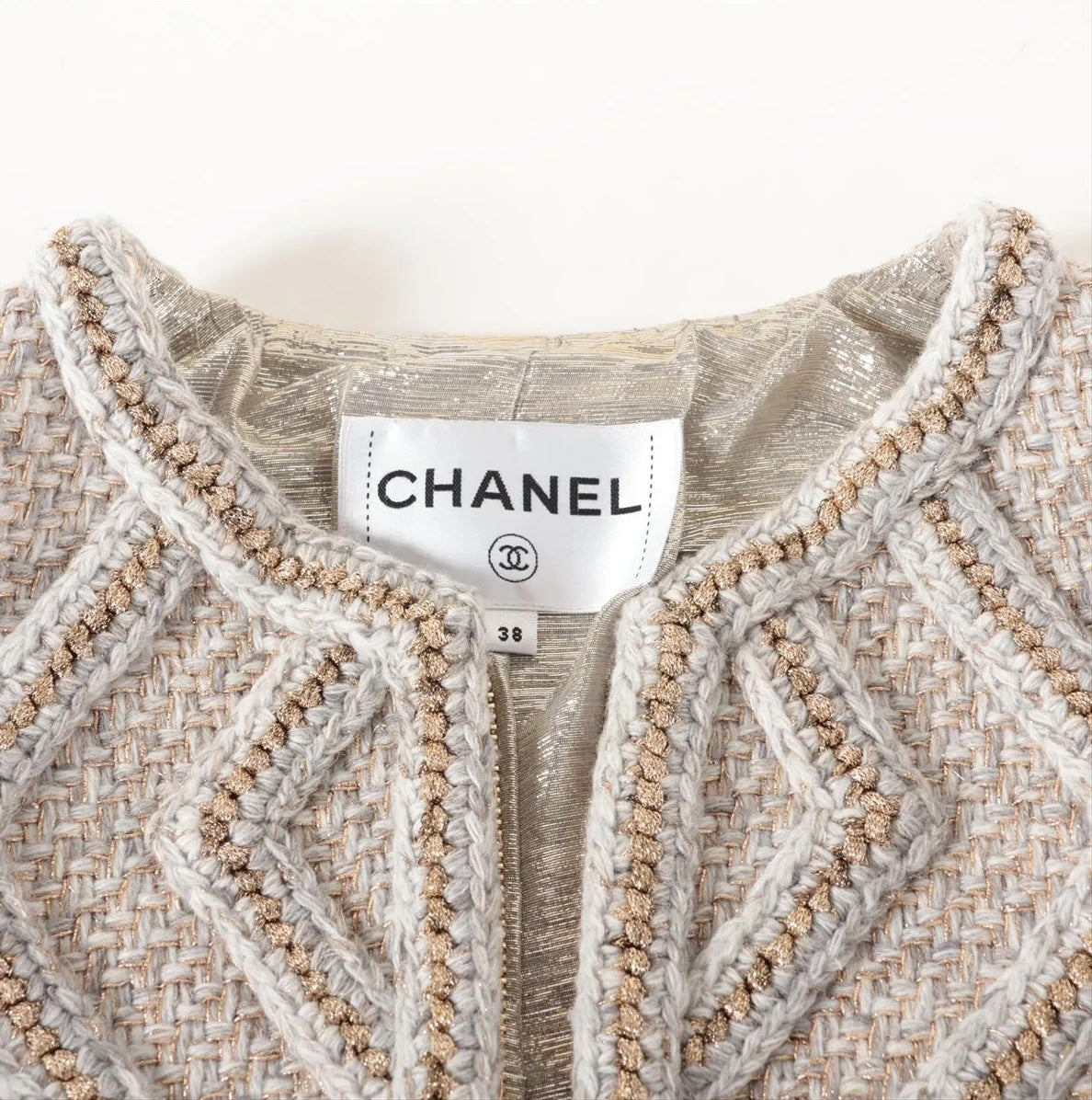 CHANEL 16A Gray Gold Trim Tweed Jacket Skirt Suit 36 38 シャネル グレー ゴールド トリム ツイード ジャケット スカート スーツ 即発