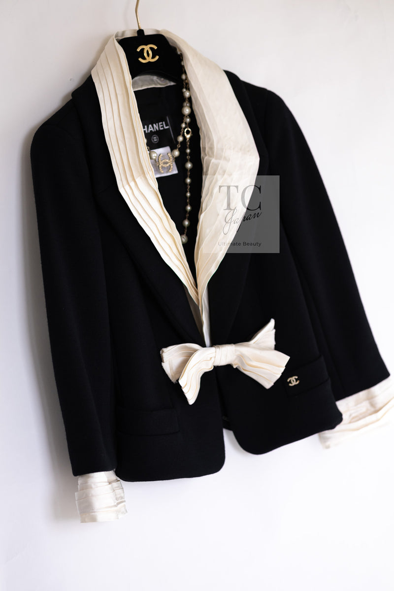 CHANEL 07A Black Detachable Ivory Collar 2 Way Wool Stretch Jacket 34 シャネル 女優 ブラック アイボリー取外可 襟 2 Way ウール ストレッチ リボン ジャケット 即発