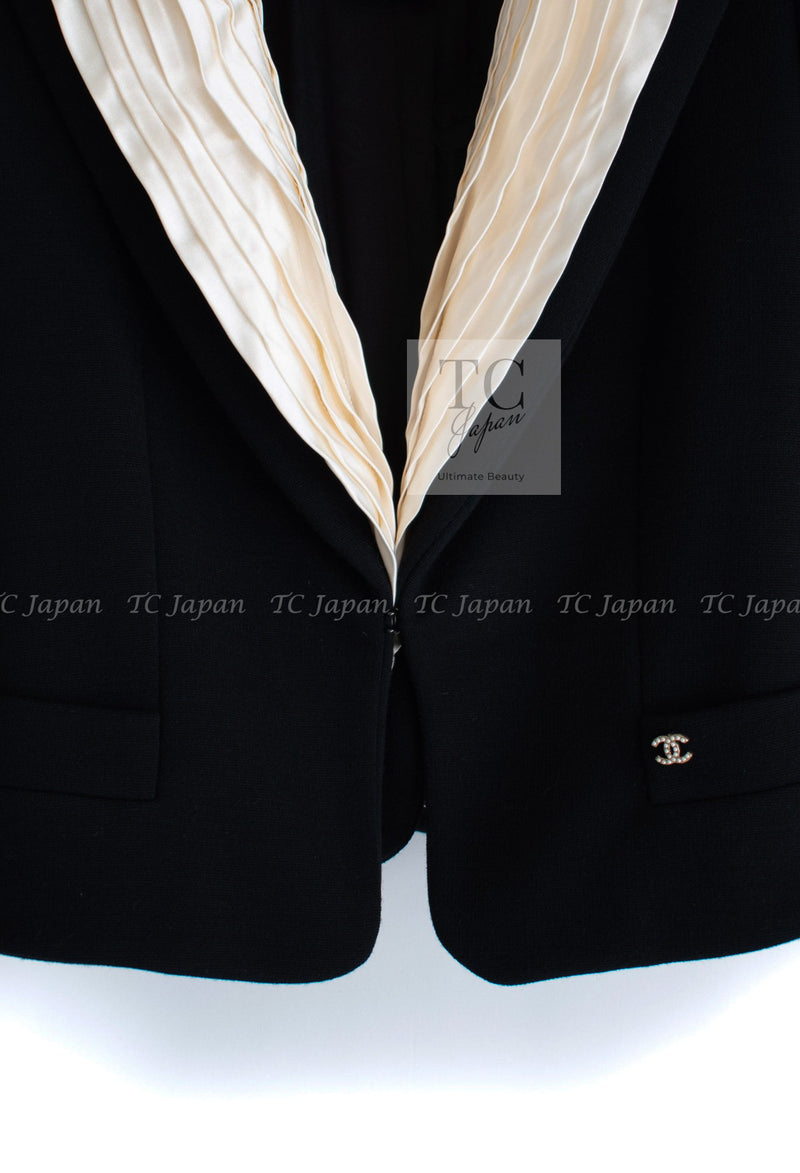 CHANEL 07A Black Detachable Ivory Collar 2 Way Wool Stretch Jacket 34 シャネル 女優 ブラック アイボリー取外可 襟 2 Way ウール ストレッチ リボン ジャケット 即発