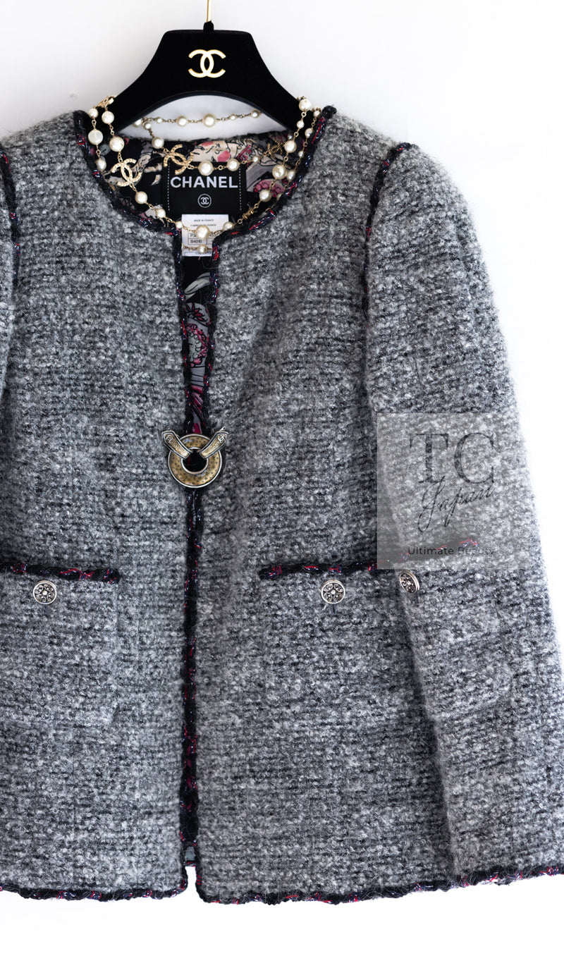 CHANEL 10PF Gray Wool Mohair Boucle Tweed Jacket 40 42 シャネル グレー ウール モヘア ブークレ ツイード ジャケット 即発