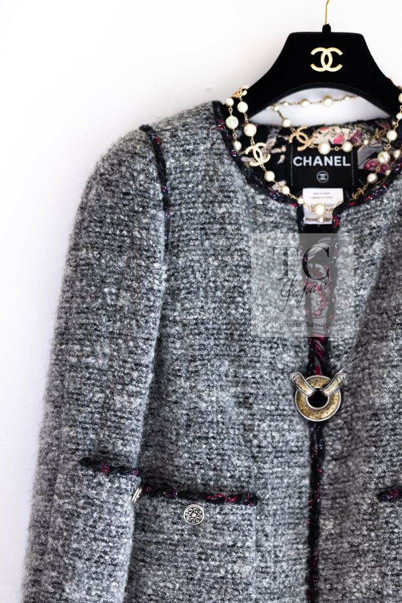 CHANEL 10PF Gray Wool Mohair Boucle Tweed Jacket 40 42 シャネル グレー ウール モヘア ブークレ ツイード ジャケット 即発