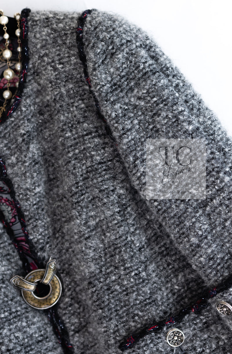 CHANEL 10PF Gray Wool Mohair Boucle Tweed Jacket 40 42 シャネル グレー ウール モヘア ブークレ ツイード ジャケット 即発