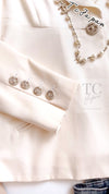 CHANEL 11C Ivory Cream Simple Single Logo Button Tailored Wool Jacket 38 シャネル アイボリー クリーム ウール シンプル ブレザー ジャケット ココボタン 即発
