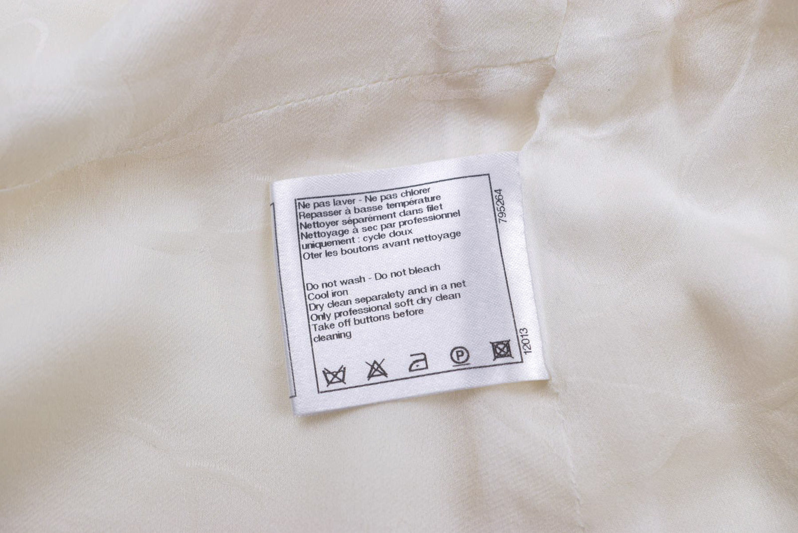 CHANEL 11C Ivory Cream Simple Single Logo Button Tailored Wool Jacket 38 シャネル アイボリー クリーム ウール シンプル ブレザー ジャケット ココボタン 即発