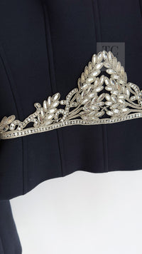 CHANEL 02A Dark Navy Rhinestones Vintage Wool Jacket Skirt Suit 38 40 シャネル ダークネイビー ウール ヘップバーン風 ラインストーン 王冠ジャケット スカート スーツ 即発