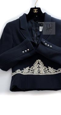 CHANEL 02A Dark Navy Rhinestones Vintage Wool Jacket Skirt Suit 38 40 シャネル ダークネイビー ウール ヘップバーン風 ラインストーン 王冠ジャケット スカート スーツ 即発