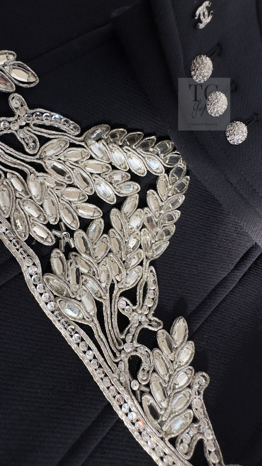 CHANEL 02A Dark Navy Rhinestones Vintage Wool Jacket Skirt Suit 38 40 シャネル ダークネイビー ウール ヘップバーン風 ラインストーン 王冠ジャケット スカート スーツ 即発