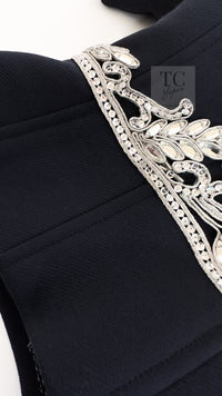 CHANEL 02A Dark Navy Rhinestones Vintage Wool Jacket Skirt Suit 38 40 シャネル ダークネイビー ウール ヘップバーン風 ラインストーン 王冠ジャケット スカート スーツ 即発