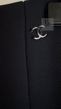 CHANEL 02A Dark Navy Rhinestones Vintage Wool Jacket Skirt Suit 38 40 シャネル ダークネイビー ウール ヘップバーン風 ラインストーン 王冠ジャケット スカート スーツ 即発