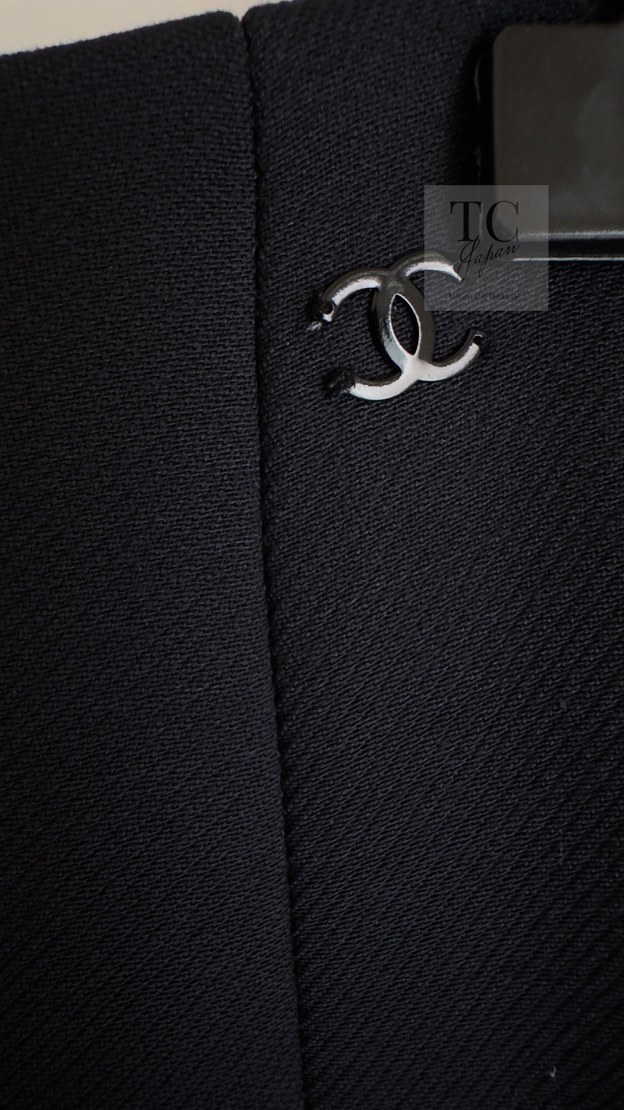 CHANEL 02A Dark Navy Rhinestones Vintage Wool Jacket Skirt Suit 38 40 シャネル ダークネイビー ウール ヘップバーン風 ラインストーン 王冠ジャケット スカート スーツ 即発