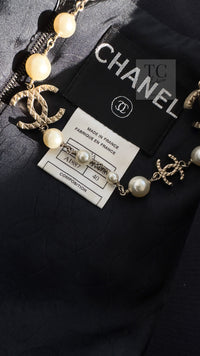 CHANEL 02A Dark Navy Rhinestones Vintage Wool Jacket Skirt Suit 38 40 シャネル ダークネイビー ウール ヘップバーン風 ラインストーン 王冠ジャケット スカート スーツ 即発