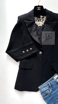 CHANEL 08PF Black Wool Lion Button Blazer Jacket 36 シャネル ブラック ウール ライオン ボタン シルク 襟 ブレザー ジャケット 即発