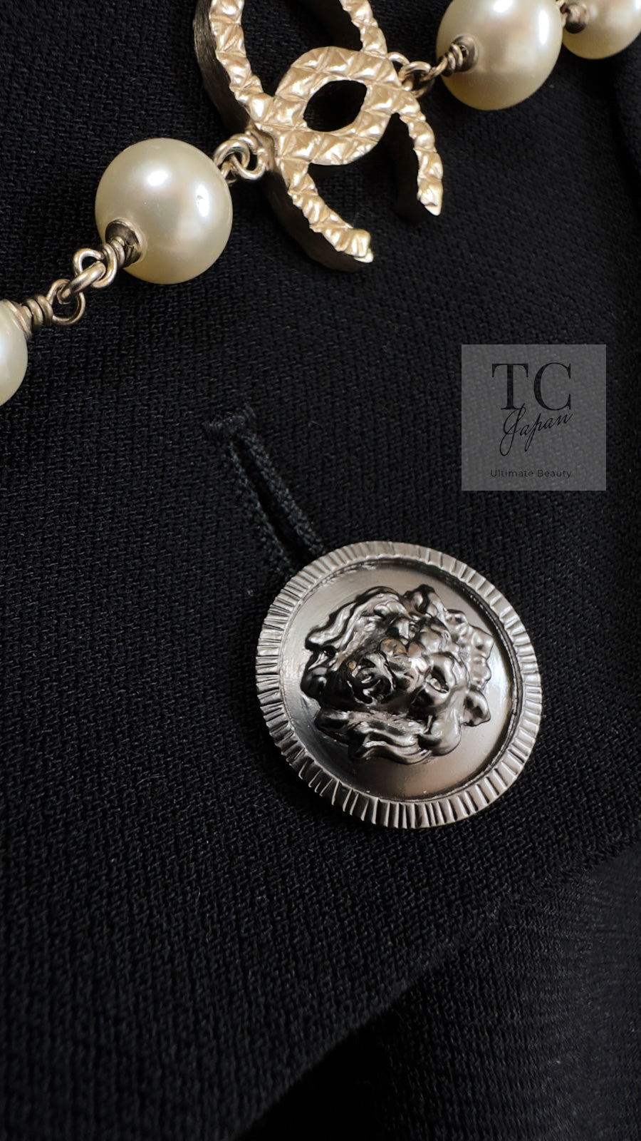 CHANEL 08PF Black Wool Lion Button Blazer Jacket 36 シャネル ブラック ウール ライオン ボタン シルク 襟 ブレザー ジャケット 即発