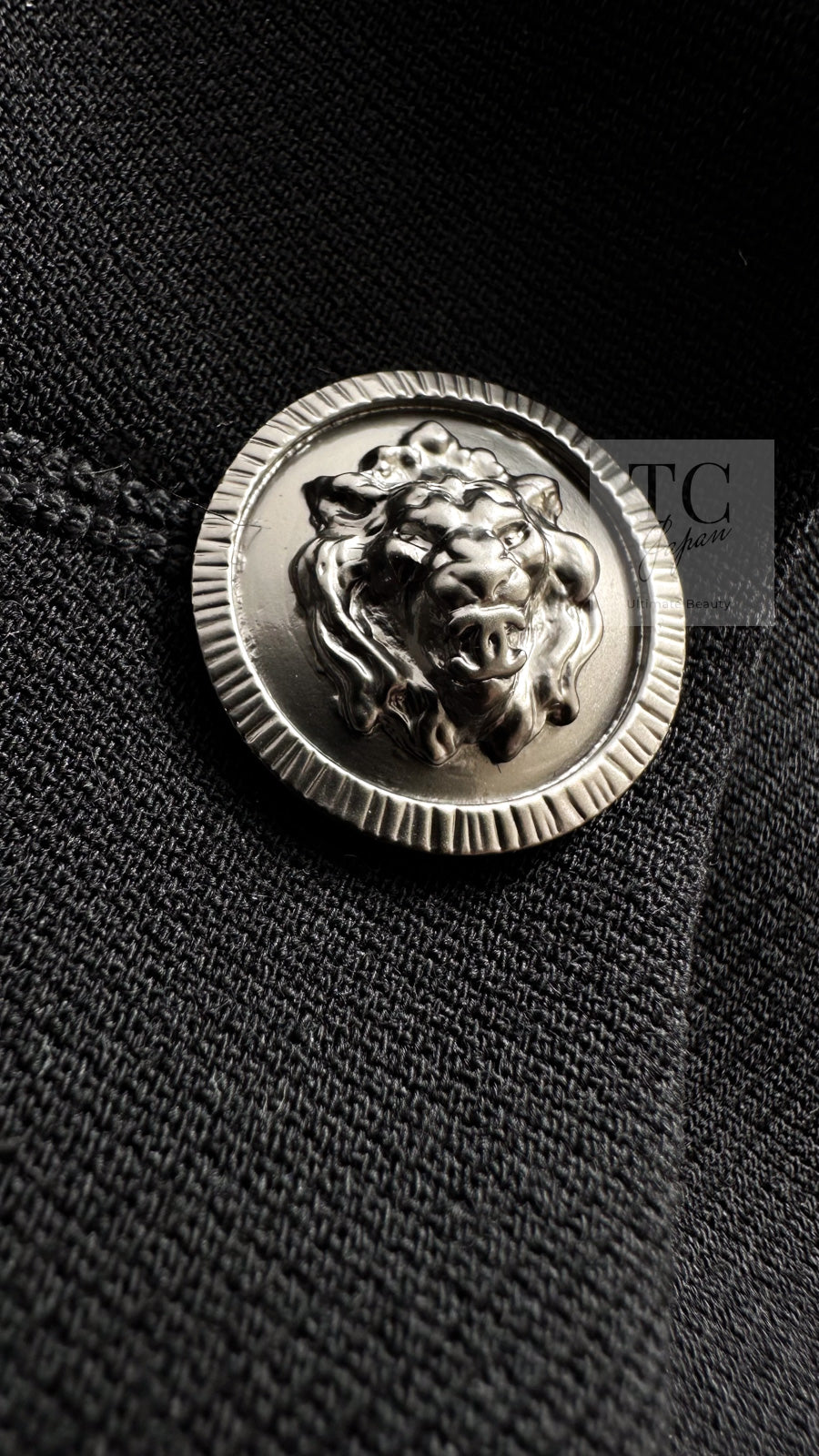 CHANEL 08PF Black Wool Lion Button Blazer Jacket 36 シャネル ブラック ウール ライオン ボタン シルク 襟 ブレザー ジャケット 即発