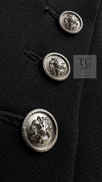 CHANEL 08PF Black Wool Lion Button Blazer Jacket 36 シャネル ブラック ウール ライオン ボタン シルク 襟 ブレザー ジャケット 即発