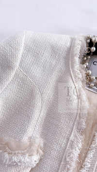 CHANEL 04C Ivory Cotton Frill Tweed Jacket 36 シャネル アイボリー コットン フリル ツイード ジャケット 即発