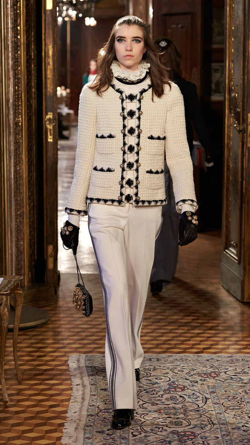 CHANEL 15PF Cream Wool Collarless Tweed Jacket 34 シャネル クリーム ウール ノーカラー ツイード ジャケット 即発 - TC JAPAN