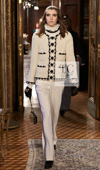 CHANEL 15PF Cream Black Wool Tweed Skirt 38 シャネル クリーム ブラック ウール ツイード スカート 即発 - TC JAPAN