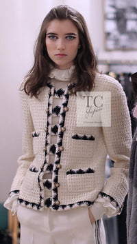CHANEL 15PF Cream Wool Collarless Tweed Jacket 34 シャネル クリーム ウール ノーカラー ツイード ジャケット 即発 - TC JAPAN