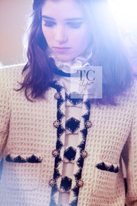 CHANEL 15PF Cream Wool Collarless Tweed Jacket 34 シャネル クリーム ウール ノーカラー ツイード ジャケット 即発 - TC JAPAN