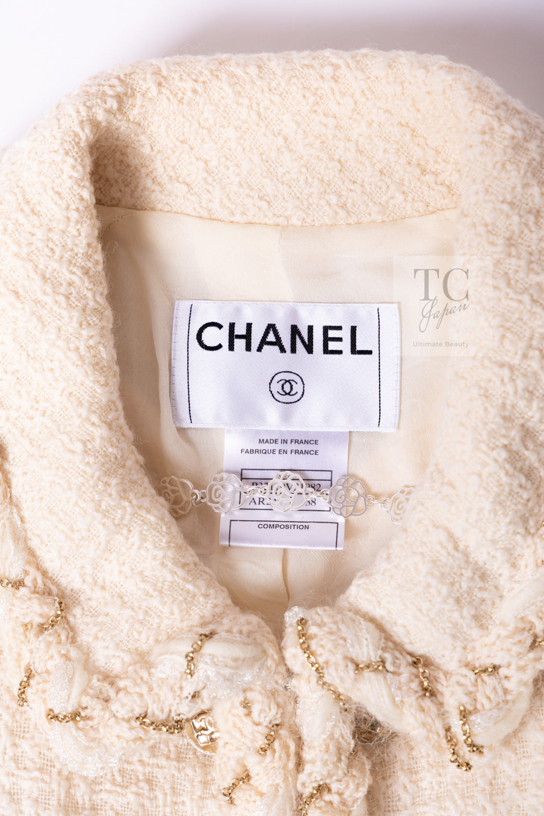 CHANEL 07A Creme Ivory Gold Chain Trim Wool Tweed Jacket Skirt Suit 38 シャネル クリーム アイボリー ゴールド チェーン トリム ウール ツイード ジャケット スカート スーツ 即発