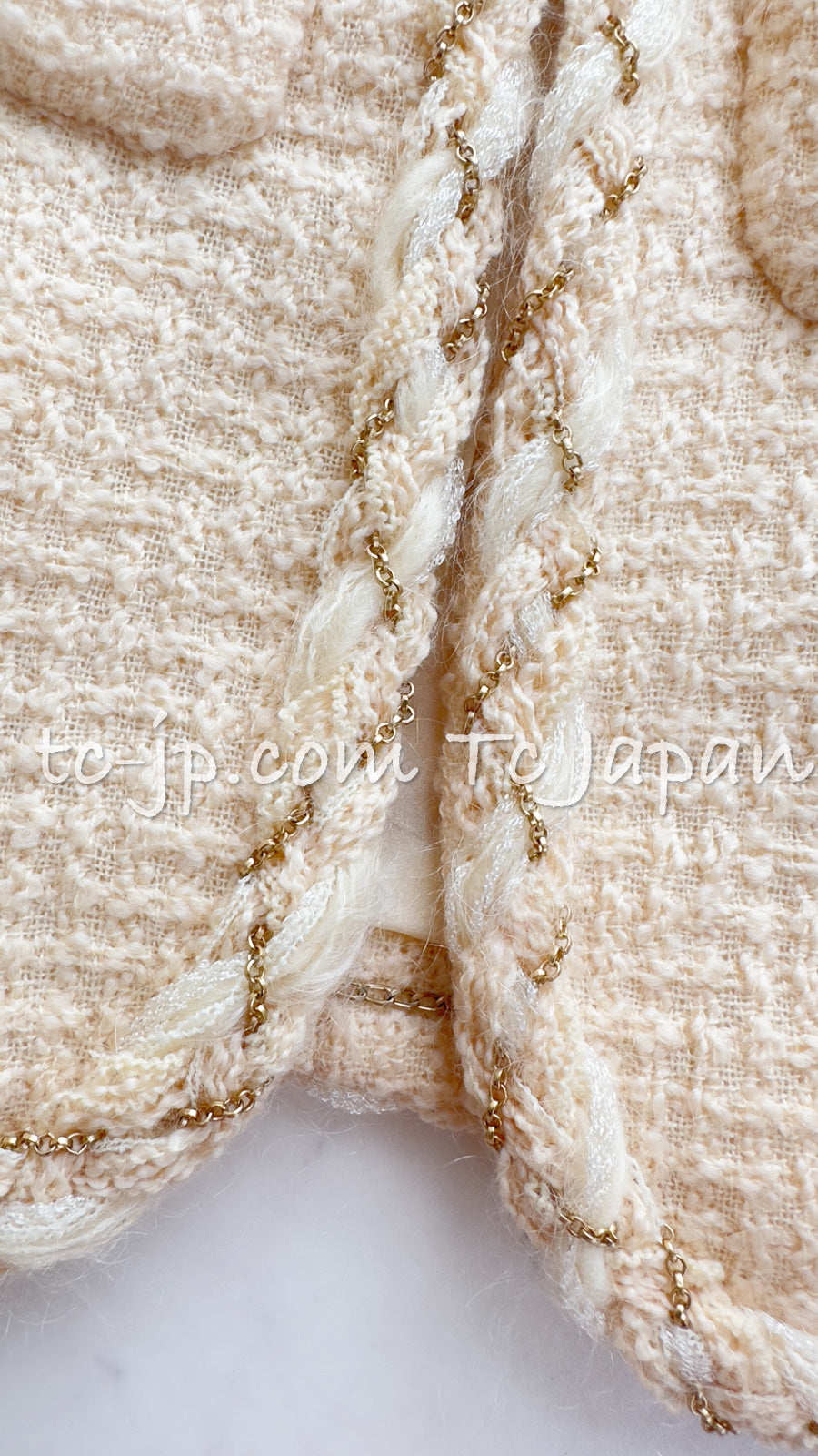 CHANEL 07A Creme Ivory Gold Chain Trim Wool Tweed Jacket Skirt Suit 38 シャネル クリーム アイボリー ゴールド チェーン トリム ウール ツイード ジャケット スカート スーツ 即発