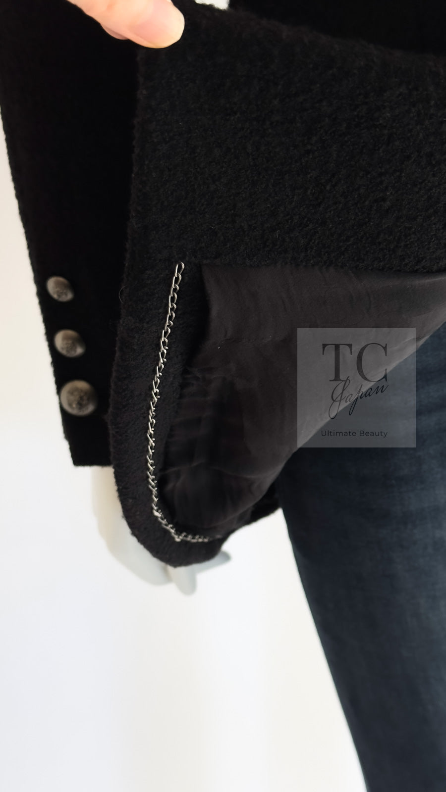 CHANEL 08A Black Wool Big Lion Button Jacket Coat 36 38 シャネル ブラック ウール 大きい ライオン ボタン ジャケット コート 即発
