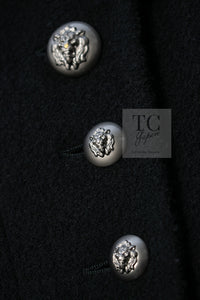 CHANEL 08A Black Wool Big Lion Button Jacket Coat 36 38 シャネル ブラック ウール 大きい ライオン ボタン ジャケット コート 即発