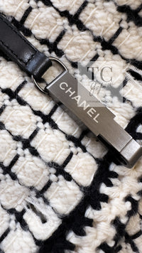 CHANEL 00A Creme Ivory Black Check Wool Alpaca Mohair Belt Tweed Coat 38 シャネル クリーム アイボリー ブラック チェック ウール アルパカ ベルト ツイード コート 即発