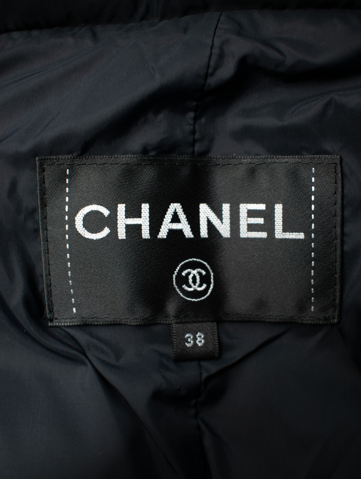 CHANEL 18A Black Metallic Trim Puffer Jacket Coat 38 シャネル ブラック メタリック トリム ココボタン 中綿ダウン ジャケット コート 即発