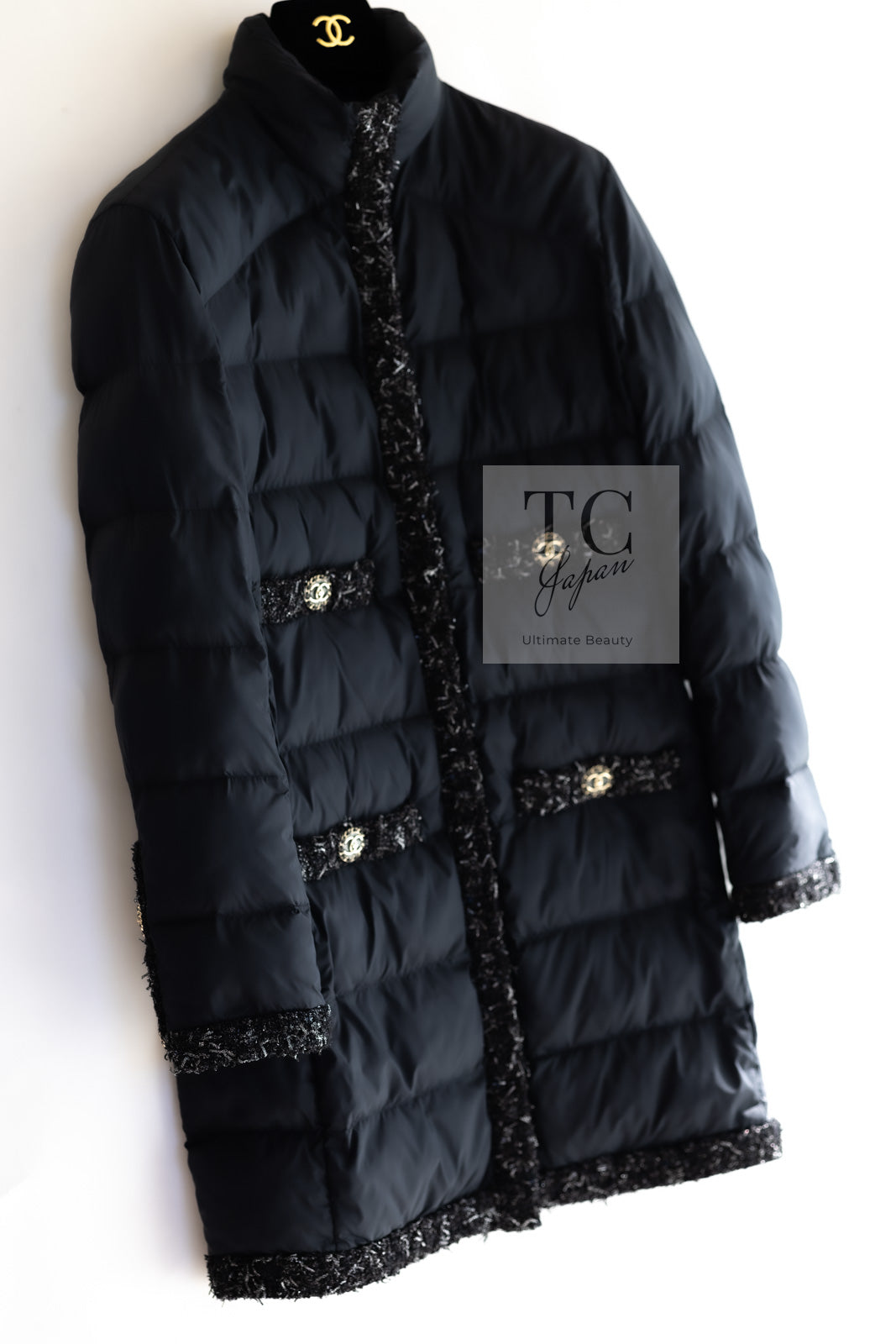 CHANEL 18A Black Metallic Trim Puffer Jacket Coat 34 シャネル ブラック メタリック トリム  ココボタン 中綿ダウン ジャケット コート 即発