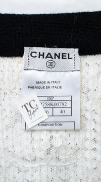 CHANEL 08S White Black CC Logo Sequins Cashmere Cardigan 38 シャネル ホワイト ブラック CC ロゴ スパンコール カシミア カーディガン 即発 - TC JAPAN