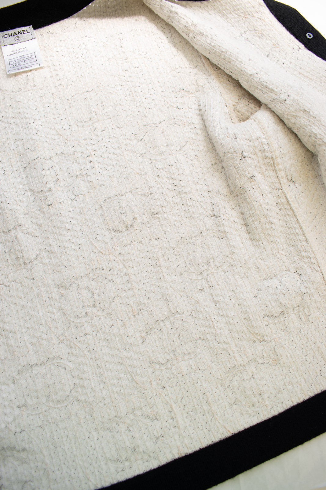 CHANEL 08S White Black CC Logo Sequins Cashmere Cardigan 38 シャネル ホワイト ブラック CC ロゴ スパンコール カシミア カーディガン 即発